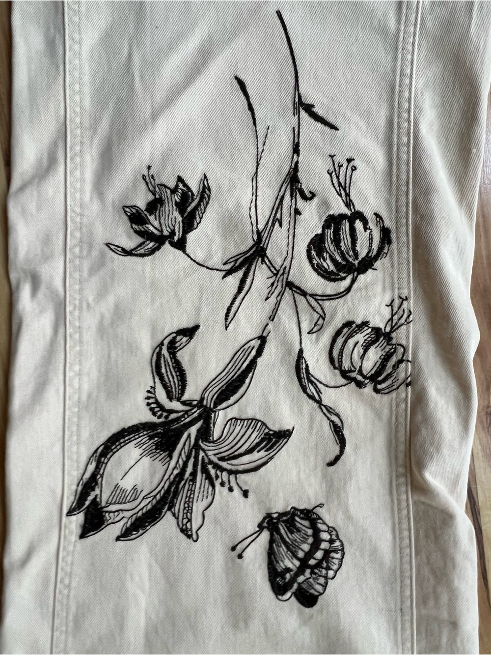 Pilcro Cream Wide-Leg Embroidered Pants Black Botanical Butterfly NWOT - Picture 12 of 13